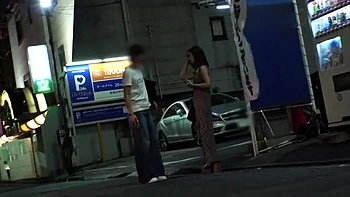 艶やか美女がキスとパイ舐めでパイパンオマンコから愛液が糸を引く