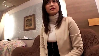 パンチラしまくりの美形お姉さんが電マオマンコ攻めで感じまくり