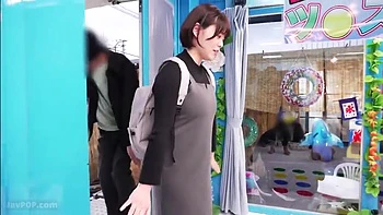 251130男女でツイスターゲームをプレイg4