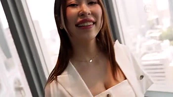 Iカップの巨乳美女がおっぱい揉みしだかれてフェラとパイズリのラブラブエッチ