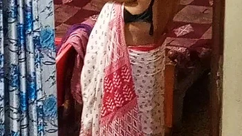 Aunty caught red handed on camera while changing dress.