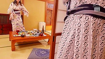 卑猥なカラタのjカッフ愛人と体液まみれて不倫に燃え上かり夢中てハメまくる温泉旅行 百田光希