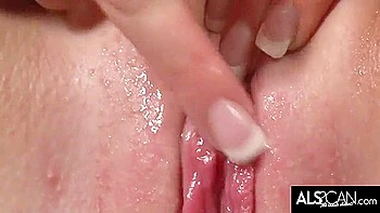 Sadie Grey Works Her Bare Pussy To Climax By Hand