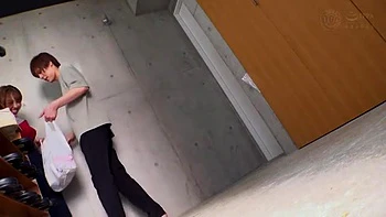 ショートヘア巨乳美女がセクシー下着でおっぱい揉まれラブラブ中出しエッチ