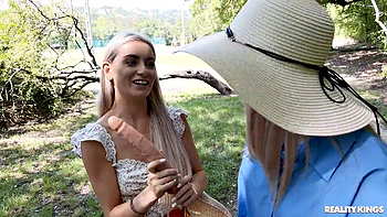 We Live Together - Roommates' Game