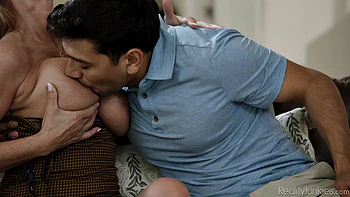 Mommy Swap 4 - Horny MILFS Swapping