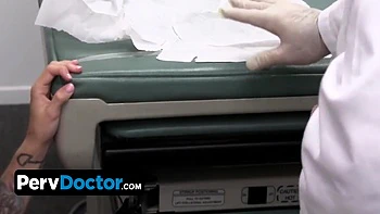 Cute Babe With Nice Tits And Glasses Visits Doctor