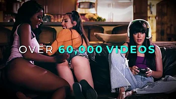 21 SEXTURY - Horny Hotties Cherry Kiss Sarah Cute Eating Pussy Under Scorching Sun