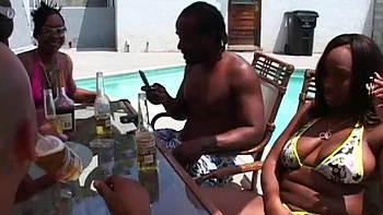 Big ass ebony slut loves bouncing on BBC