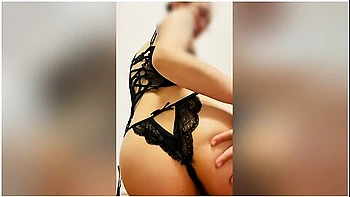 Japanese [amateur Individual Shooting] Standing Masturbation. I Feel It With A Gata Belt, High Heels And Erotic Lingerie