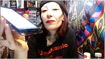 Miss Wagon Vegan Insults, Offends And Says Bad Words To Googles Assistant