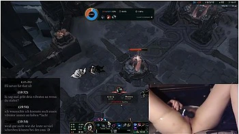 Gamer Girl And Deutsche Amateure In Egirl Masturbates While Playing League Of Legends