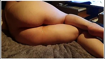 Sexy Naked Bedwetting Girl Plays And Pees!