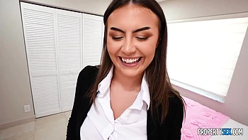 Realtor Loves Deepthroating Tonys Big Fat Cock - Selina Bentz