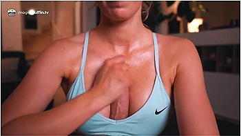 Ultra-hot Sweaty Fitness Girl In Sports Bra Gets My Cum With Her Big Tits!
