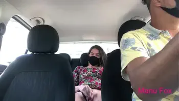 Provoquei o motorista do uber até ele me fazer gozar