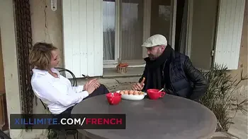 Threesome with 2 busty mature women