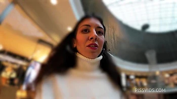 Katty Wetting Jeans And Pee In The Shopping Mall