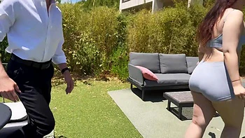 Penelope gets closer to Phil - Jacquie et Michel TV