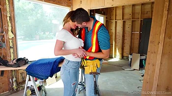 Sucks The Workers Big Fat Cock To Make Sure They Work With Lolly Dames