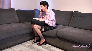 Scarlet Has Some Steamy Hot Phonesex at Her Home Office