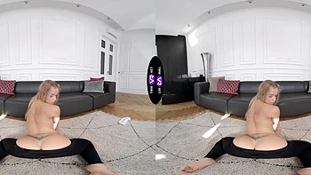 Hot solo girl Calibri fucks with her huge fake boobs in vr