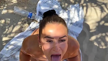 anna prend une douche de sperme en bukkake