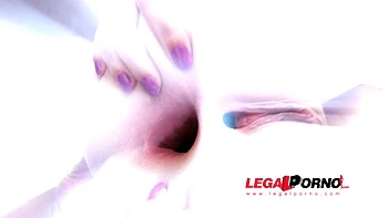 Big butt teen Alice Nice swallowed cumshots from 8 guys & got