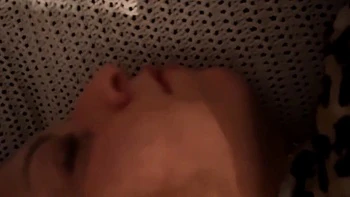 une fellation suivie d une sodomie devant la télé