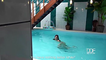 Lascivious Looks - A Cock Sucking Hottie At The Swimming Pool