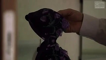 00658,A woman who screams in agony