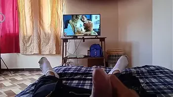 me espia mientras veo porno y me masturbo: estoy masturbandome  cuando entra muy caliente y quiere que la folle duro antes de que llegue alguien dice que yo se lo meto mejor que nadie