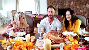 Avi Love, Paisley Bennett - Thanksgiving Is For Crempies