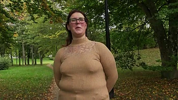 May Thai relaxes in this hot threesome... - Jacquie et Michel TV