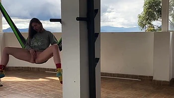 Gringa Orgasmo A Chorro En La Hamaca With Emily Rose