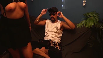 Mvstery Guy - Ninfomana Invita A A Casa, Me Follo A Su Amiga Antes De Que Se De Cuenta