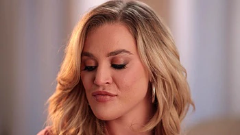 Lesbian beauties fuck each other without using their hands