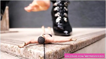 Japanese Giantess Crushes A Tiny Man