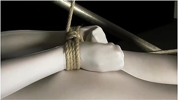 Babe Wrapped In White Zentai Suit Enjoys To Be Bondaged To A Metal Pole