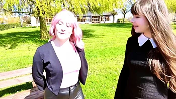 Explosive boat trip for Emma, 30 years old! - Jacquie et Michel TV