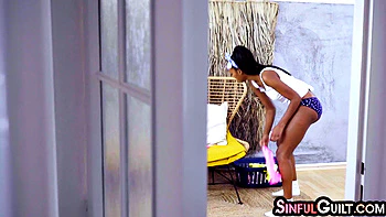 Housekeeping cunt slammed by lad