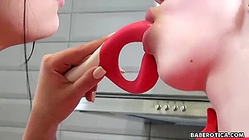 Solo Girl, Kira Kaily Meets Her Lesbian Roommate