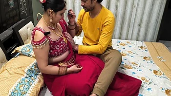 Karwa Chauth Ka Chand Dekhne Se Pehle Chudai