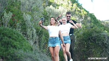 Mia and Chloe, crazy love of sex! - Jacquie et Michel TV