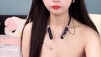 Hot Vietnamese tits: Bongacams, Asian  Cam Porn