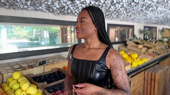 Captain Walker's lustful negotiations - Jacquie et Michel TV