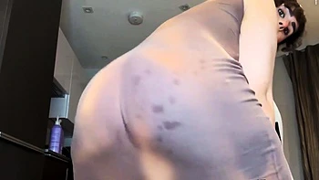 Horny Femboy Twerks His Thick Booty on Cam