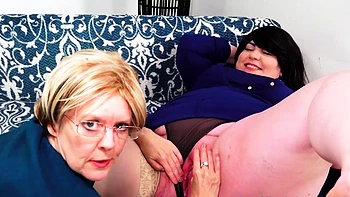 Lesbian Fucks Chubby Bella Bendz in Ass