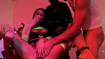 Lisa Rose Gets In The Thick Of It