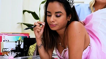 BratTamer Laura Bentley And Isabella Jules WRB